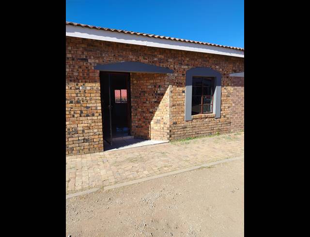 3 BEDROOM APARTMENT FOR SALE IN AMAJUBA PARK